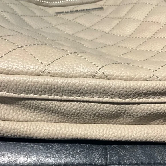 STEVE MADDEN Light Grey Crossbody Messenger Bag- Quilted Faux Leather - Picture 3 of 11